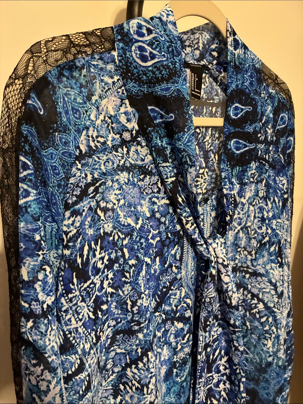 Forever 21 Blue Paisley Tie-Neck Blouse Lace inset Sleeve - Women’s Small - Picture 2 of 5
